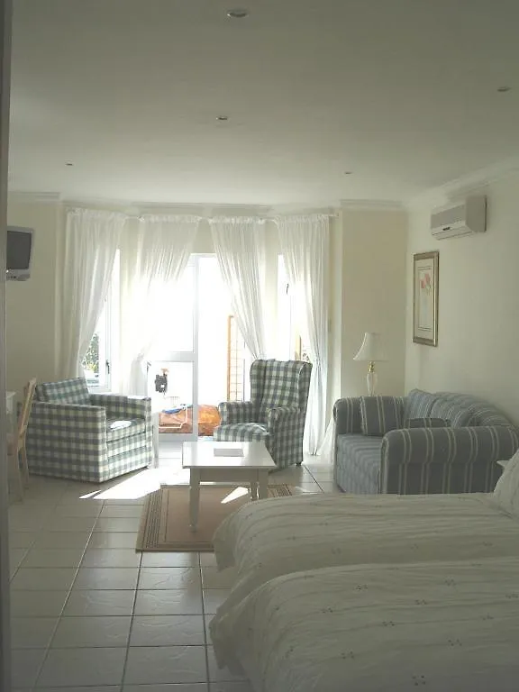 Gasthof Gordon'S Beach Lodge Gordonʼs Bay